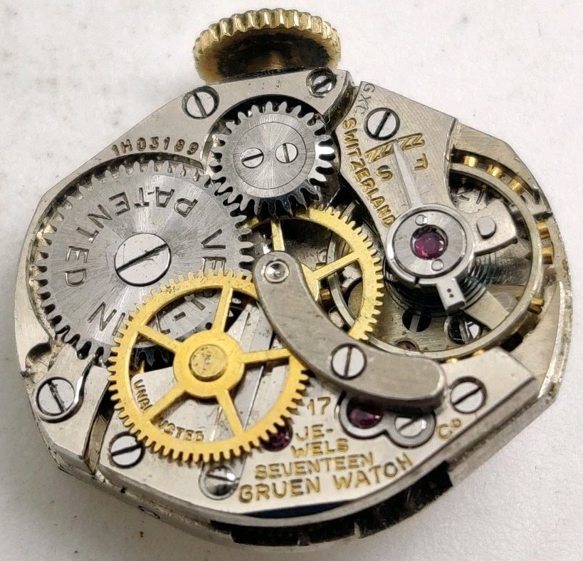 Rare Gruen W. Co. Cal. 210 17 jewel Center Seconds watch movement for repair