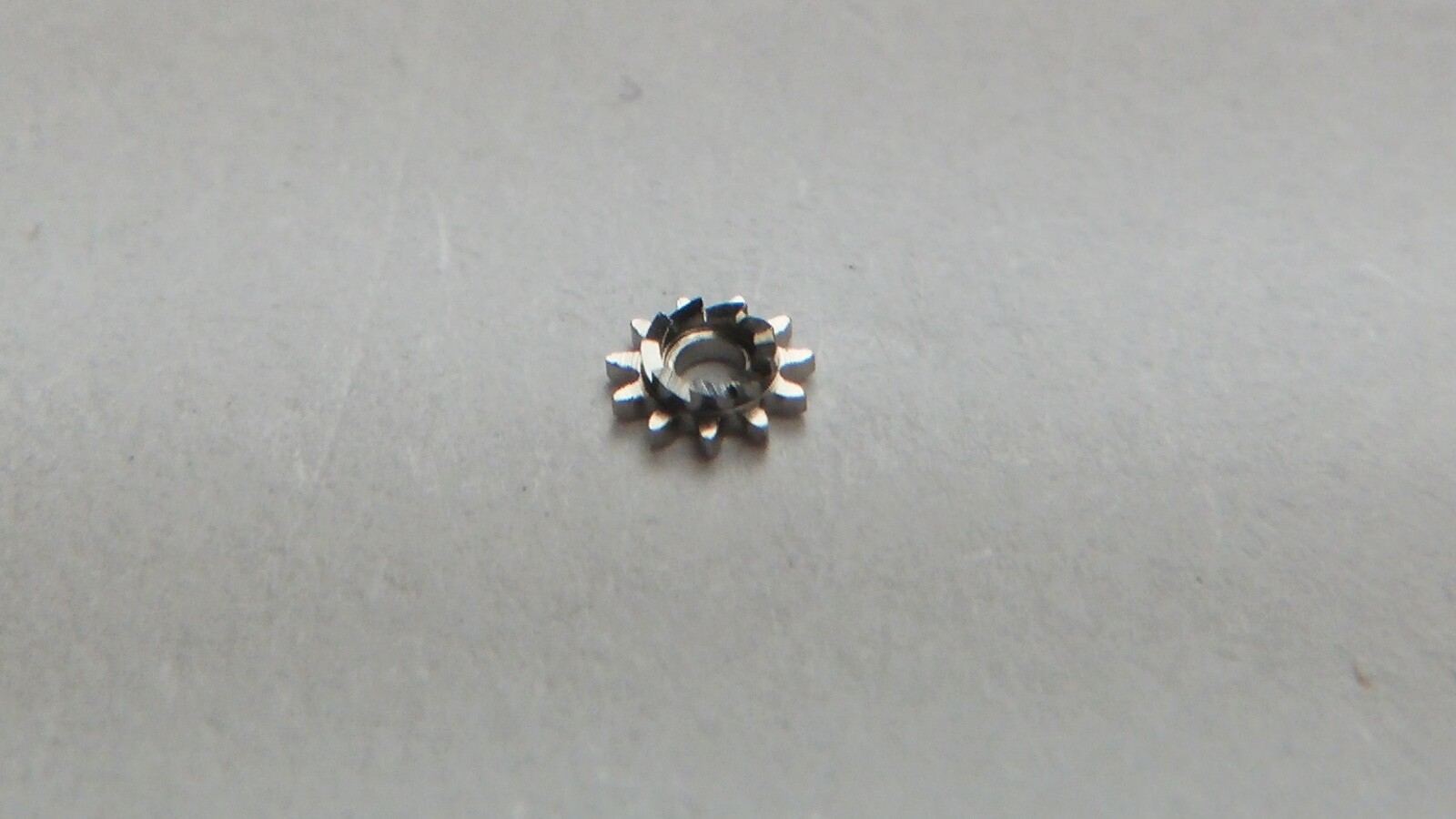 Le Coultre Winding Pinion for 814, 815 410 cal 910, 911, part 410, alarm