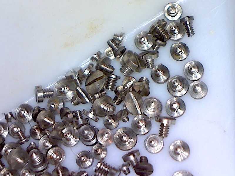CLICK SCREWS Assorted 144 Pieces