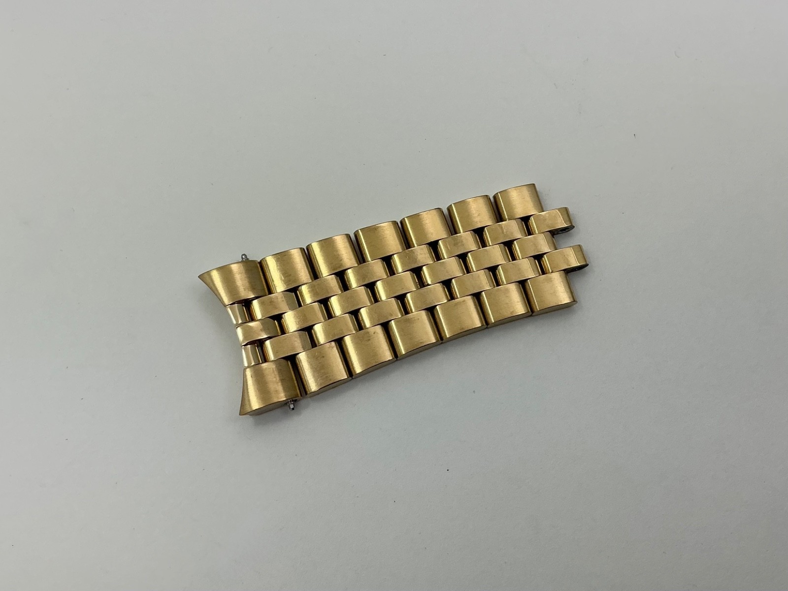 Movado CONTINUOUS Partial Band 07.1.36.1262 Gold Tone