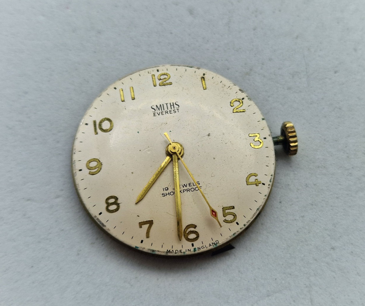 VINTAGE SMITHS EVEREST MANUAL WIND CAL: 1O1O4E MOVEMENT AND DIAL ,WORKING /X069