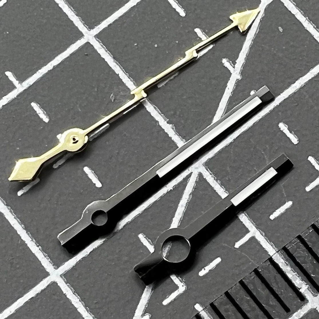 Black Trim Golden Lightning Second Hand Watch Hands Set for NH35 NH36 7S26 7S36