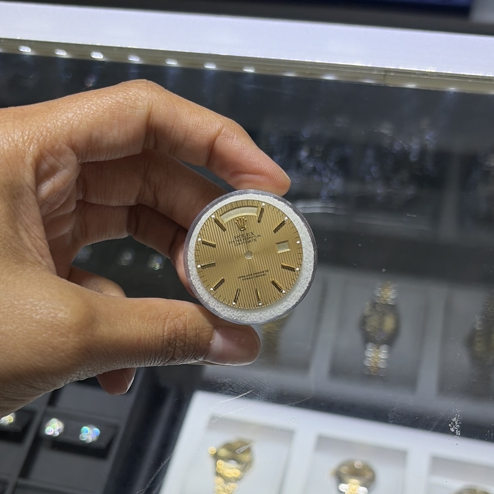 Rolex Day-Date 36mm Dial Gold Non-Numeric Hour Marks w/ DateWindow linen factory