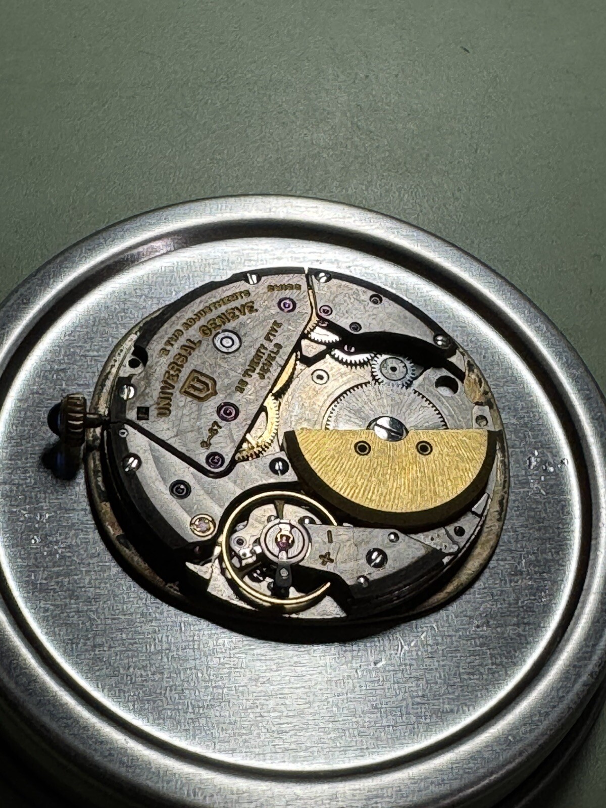 UNIVERSAL GENEVE cal. 2-67 MICRO ROTOR MOVEMENT / GOLDEN SHADOW DIAL and CROWN