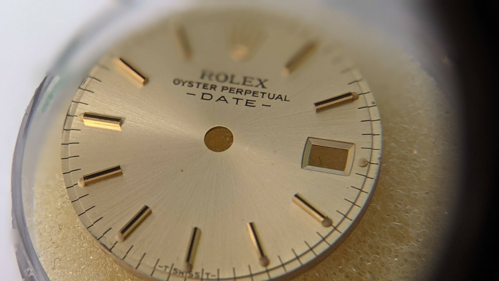 gold/yellow Genuine Rolex 2135 dial Oyster Perpetual DATE TSwissT. pre-owned