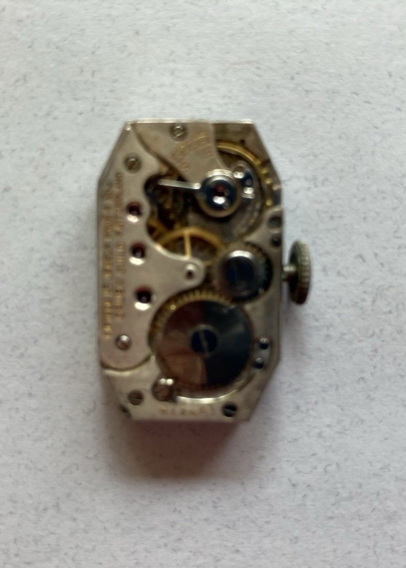 Vintage Art Deco Gruen Guild Co. Watch Movement 15 jewels 4 adjs. Parts Only
