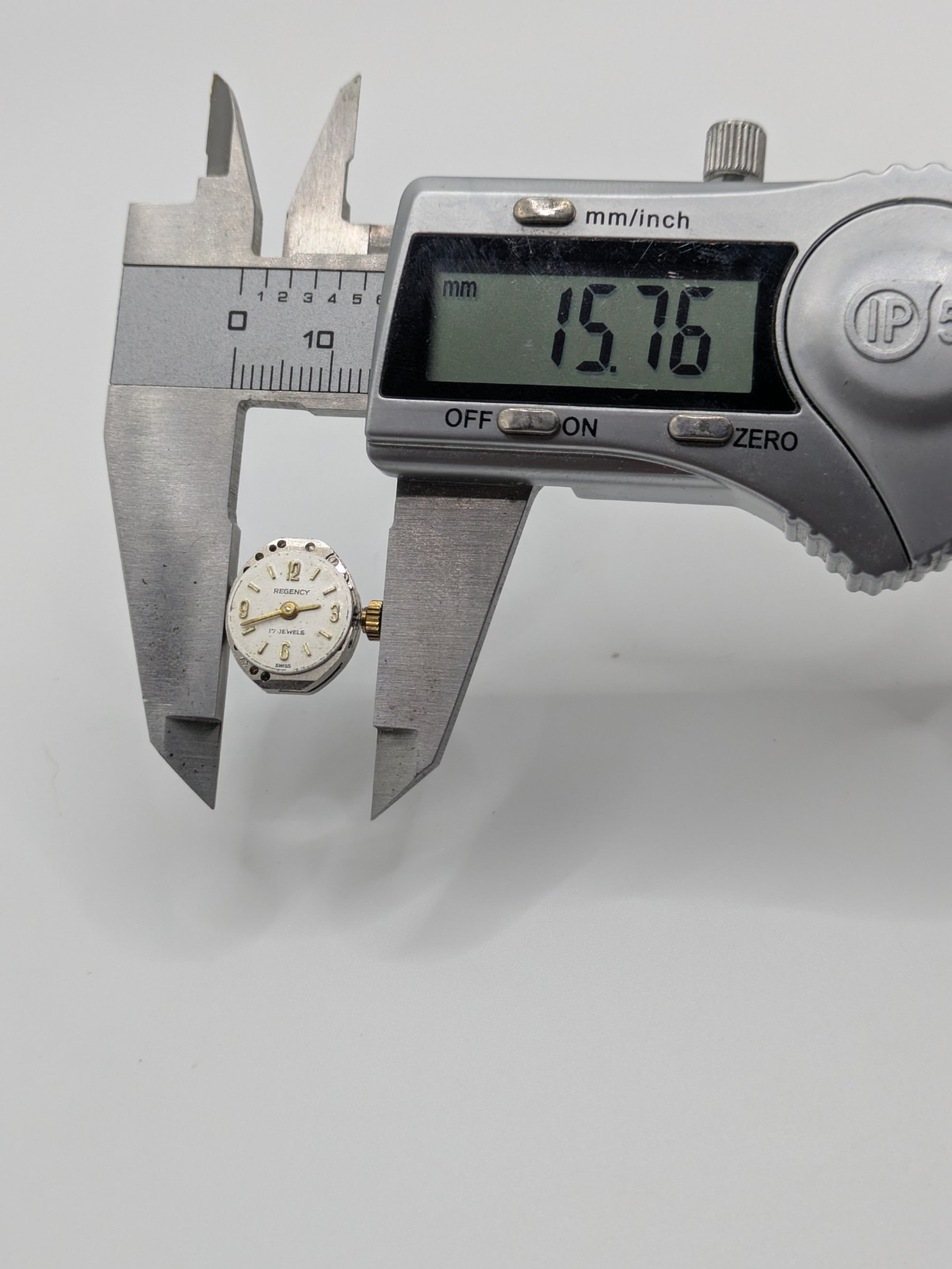 AS 1677 Regency Manual Wind Watch Movement 17 Jewels Swiss 15.8mm UNTESTED