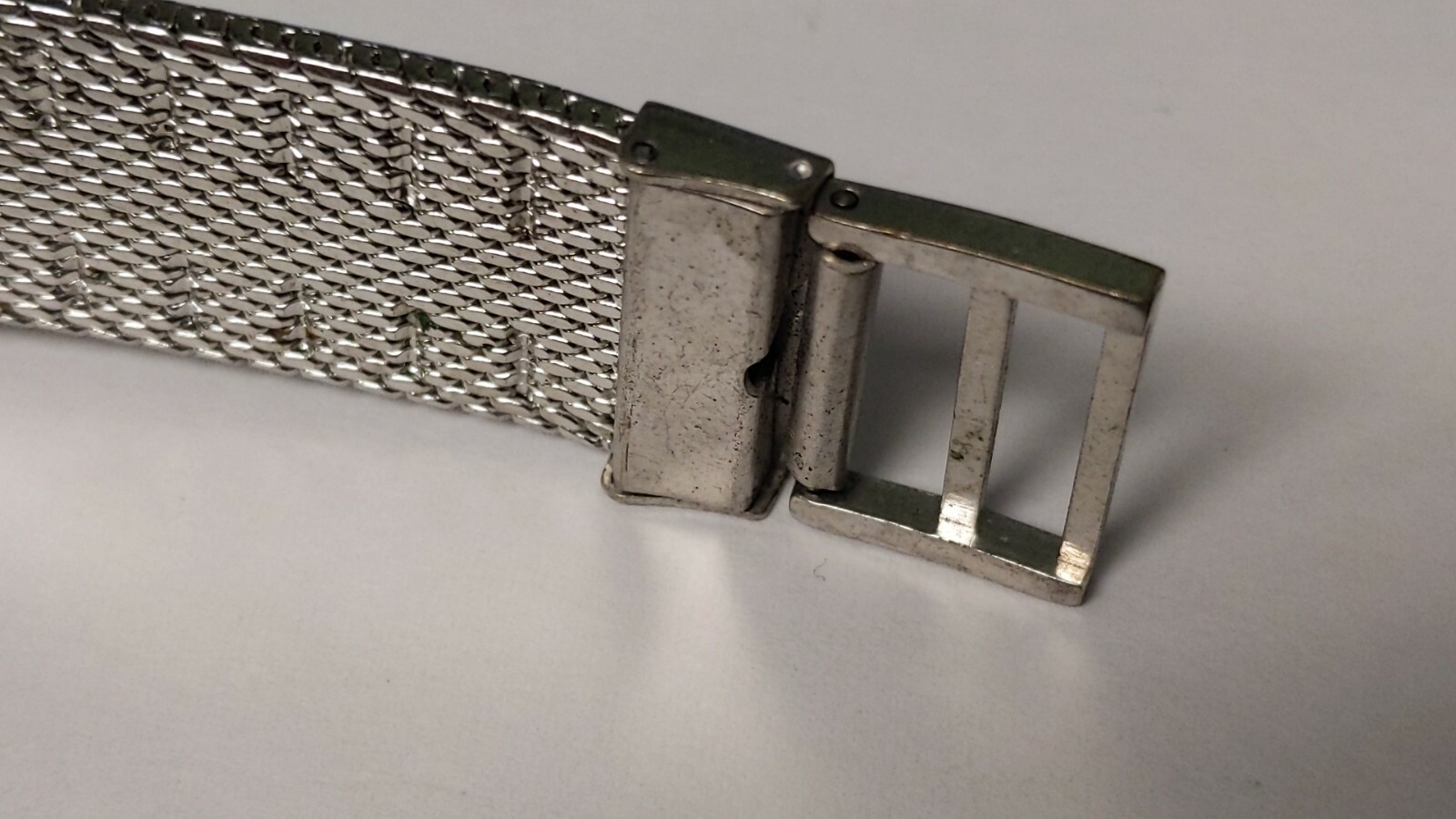 Bulova watch P7000 Peseux movement. hand wind. RUNS. 17 jewels Swiss made with B