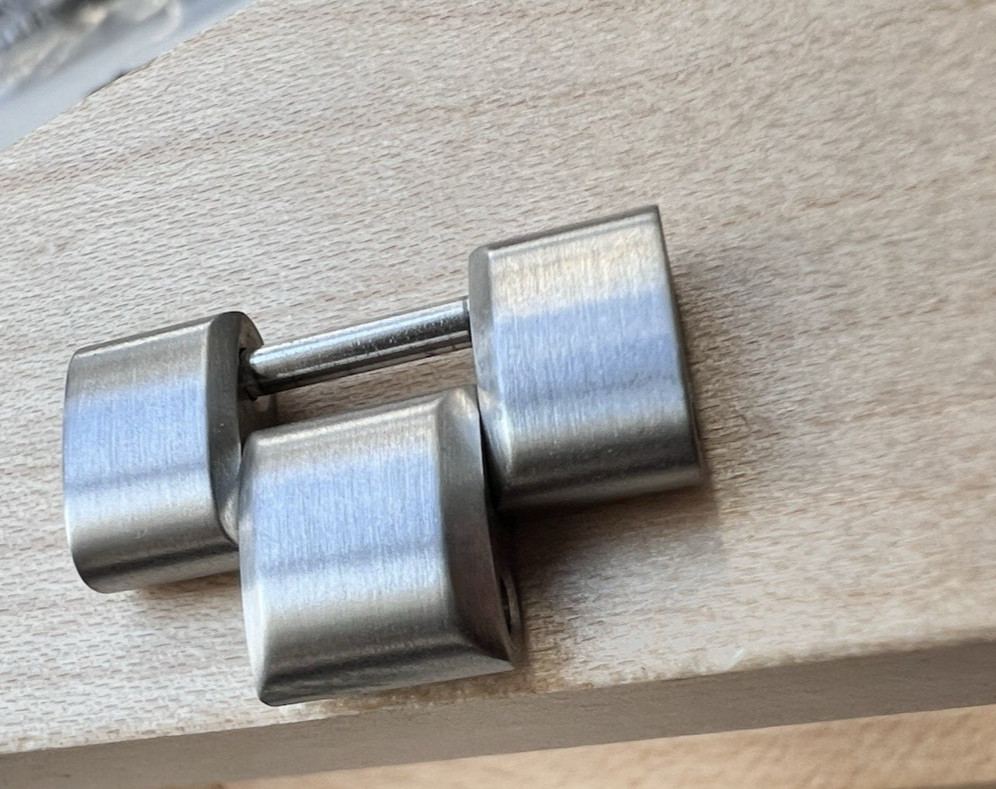 NEW BREITLING AEROSPACE AVANTAGE TITANIUM LINK. 138E 18MM OEM FACTORY SWISS MADE