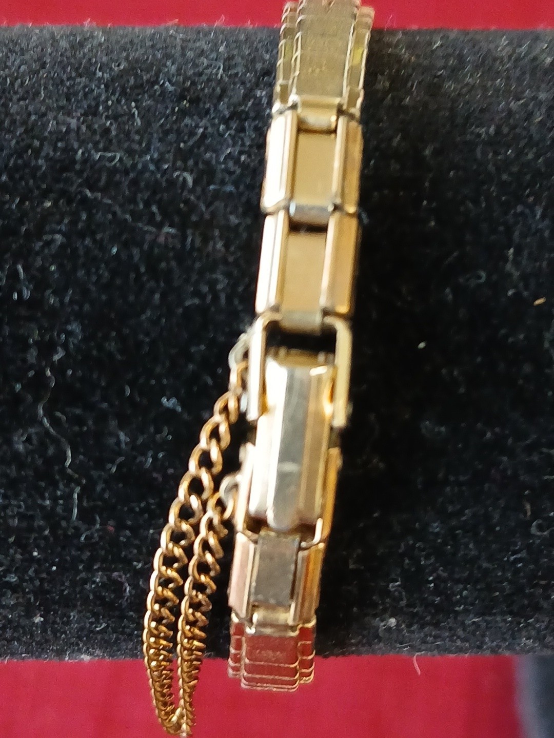 Vintage 1930s Beutiful BULOVA, Swiss 6 AM Movement Gold Plate.