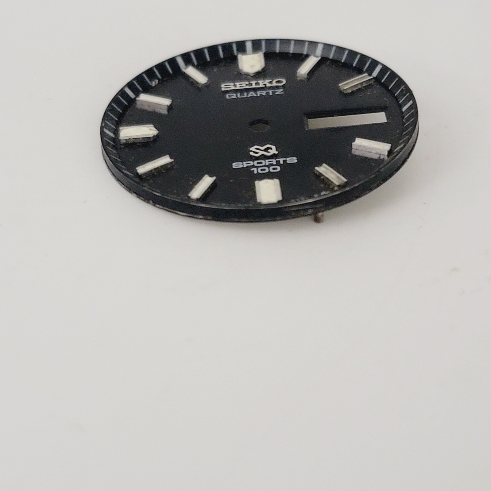 Genuine Seiko Quartz Sport Black 28.5m Dial 7123-8210, 822L