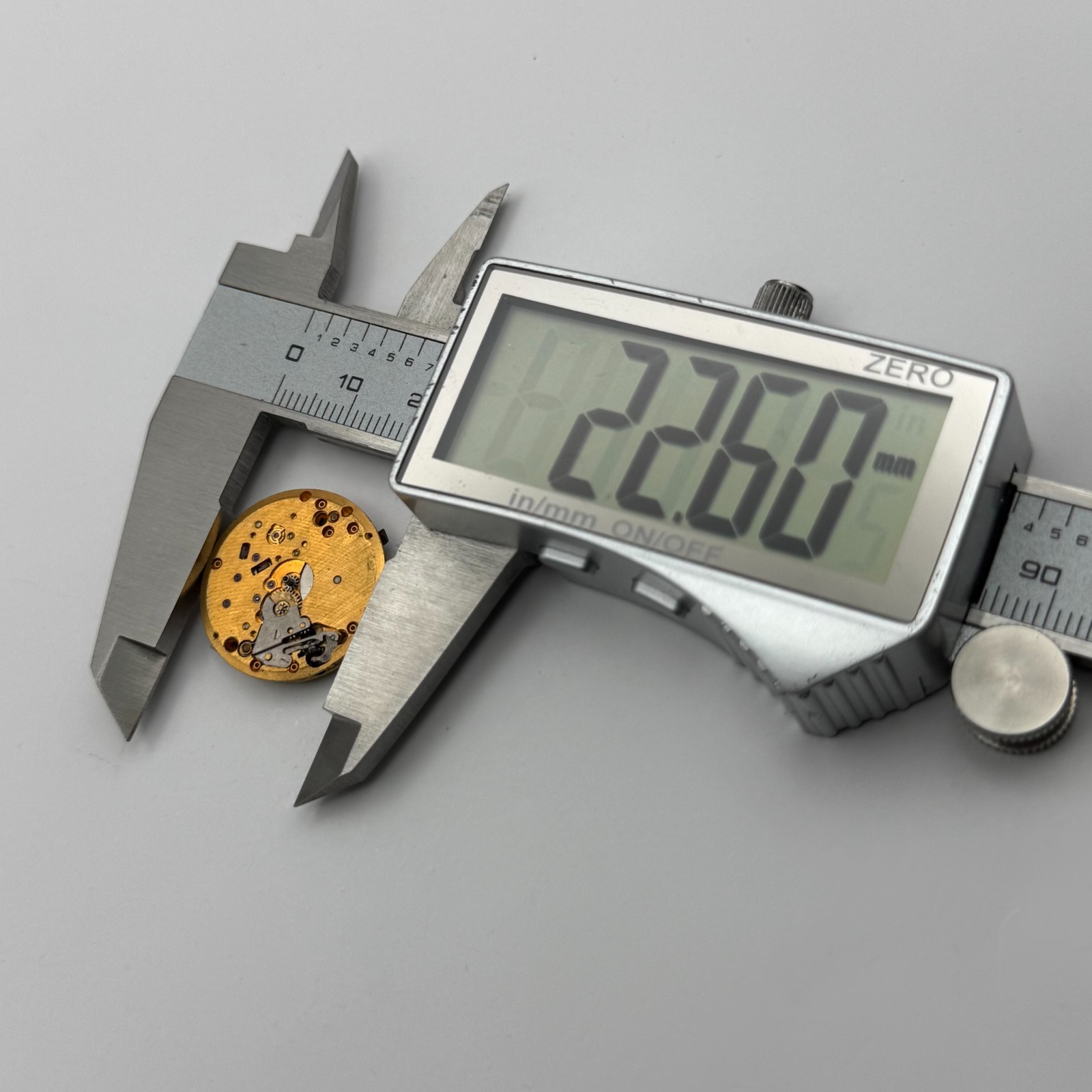 Luch 2209 Watch Movement Soviet Ultra Thin 23 Kamhr Manual Vintage Parts 22.6mm