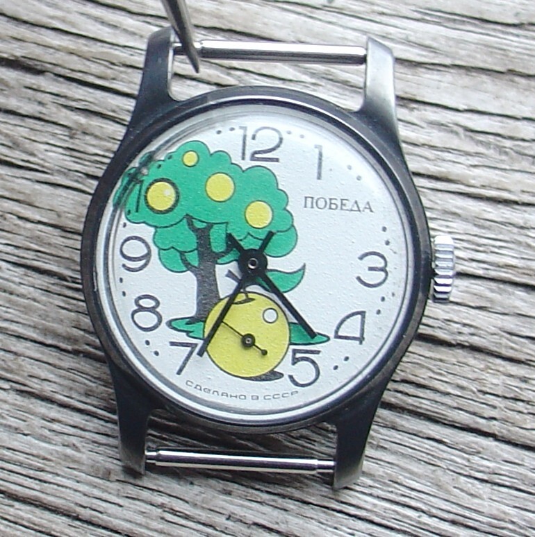 Rare Vintage Collectible Soviet POBEDA Watch With the Apple Tree 2602 SERVICED