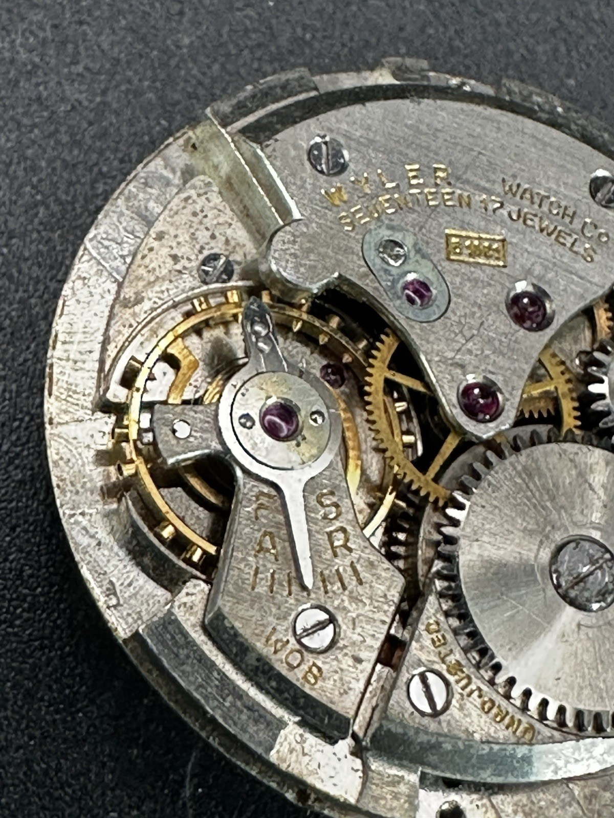 Wyler Wristwatch Movement 17J Men’s Vintage E1081 Parts or Repair