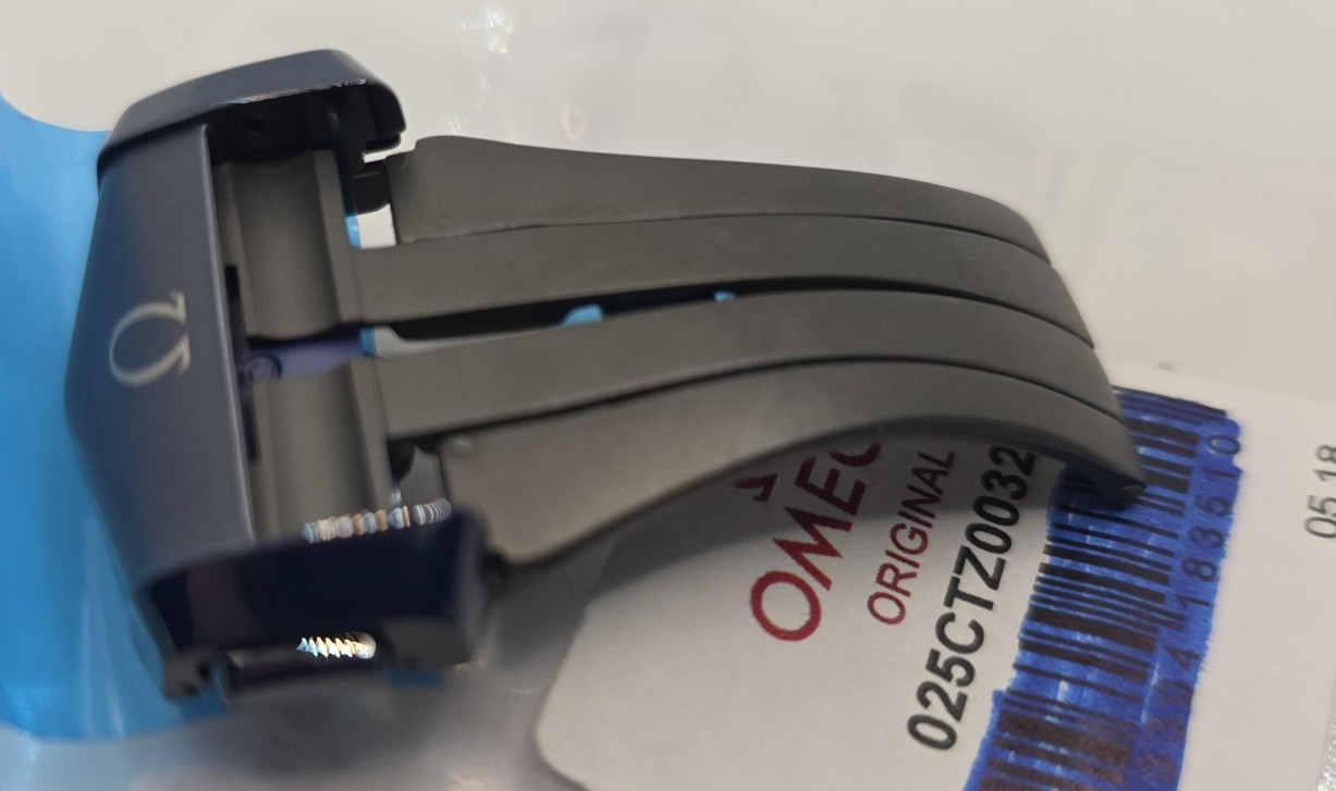 Omega 025stz003215 Original Titanium & Ceramic Blue Clasp mm20 with Buttons