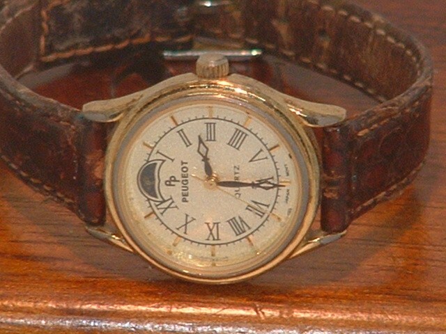 Pre-Owned Women’s Peugeot Moon Phase Analog Dress Watch (For Parts)