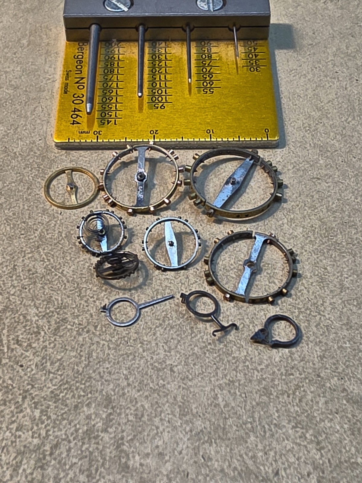 Lot Of Mixed American Pocket Watch & Bracelet Watch Balance Wheels Parts Spares