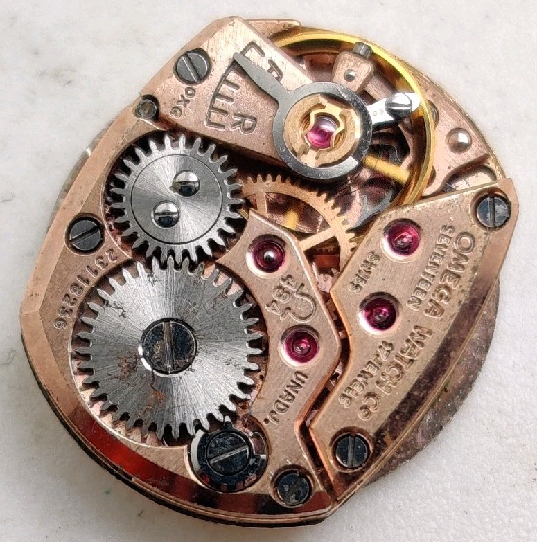 Vintage Omega Cal. 484 17 jewel watch movement runs For Repair