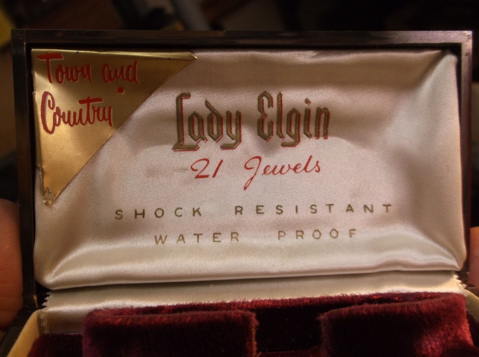 FANTASTIC VTG “LADY ELGIN 21 JEWELS, TOWN & COUNTRY” WRISTWATCH BOX, BURGUNDY