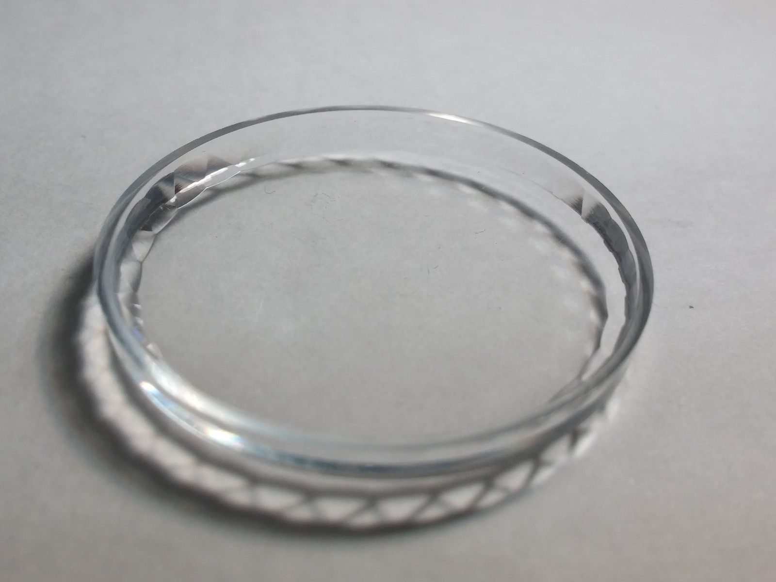 Unbranded crystal diamond round inside facet 27.4mm, 23 1/2, plastic