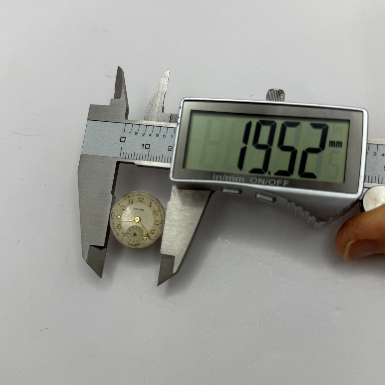 Unitas UT 200-2C1 Watch Movement Manual Wind Swiss Vintage Parts Repair 19.3mm