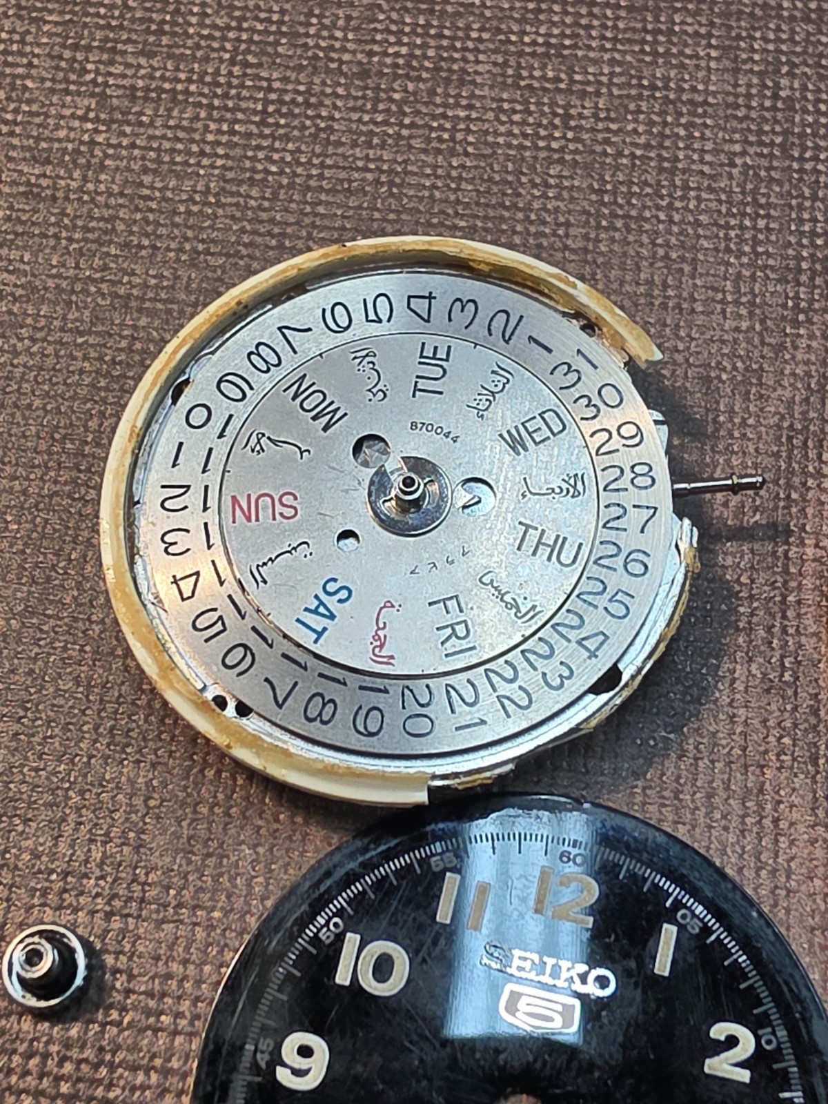 Running Seiko 7009 Mvmt W/Dial, Hands, Case, And Seiko Signed Crystal For Parts