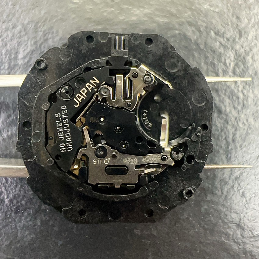 For PC32A Quartz Movement 3-Hands Black Calendar 3 o’clock Electronic Movement