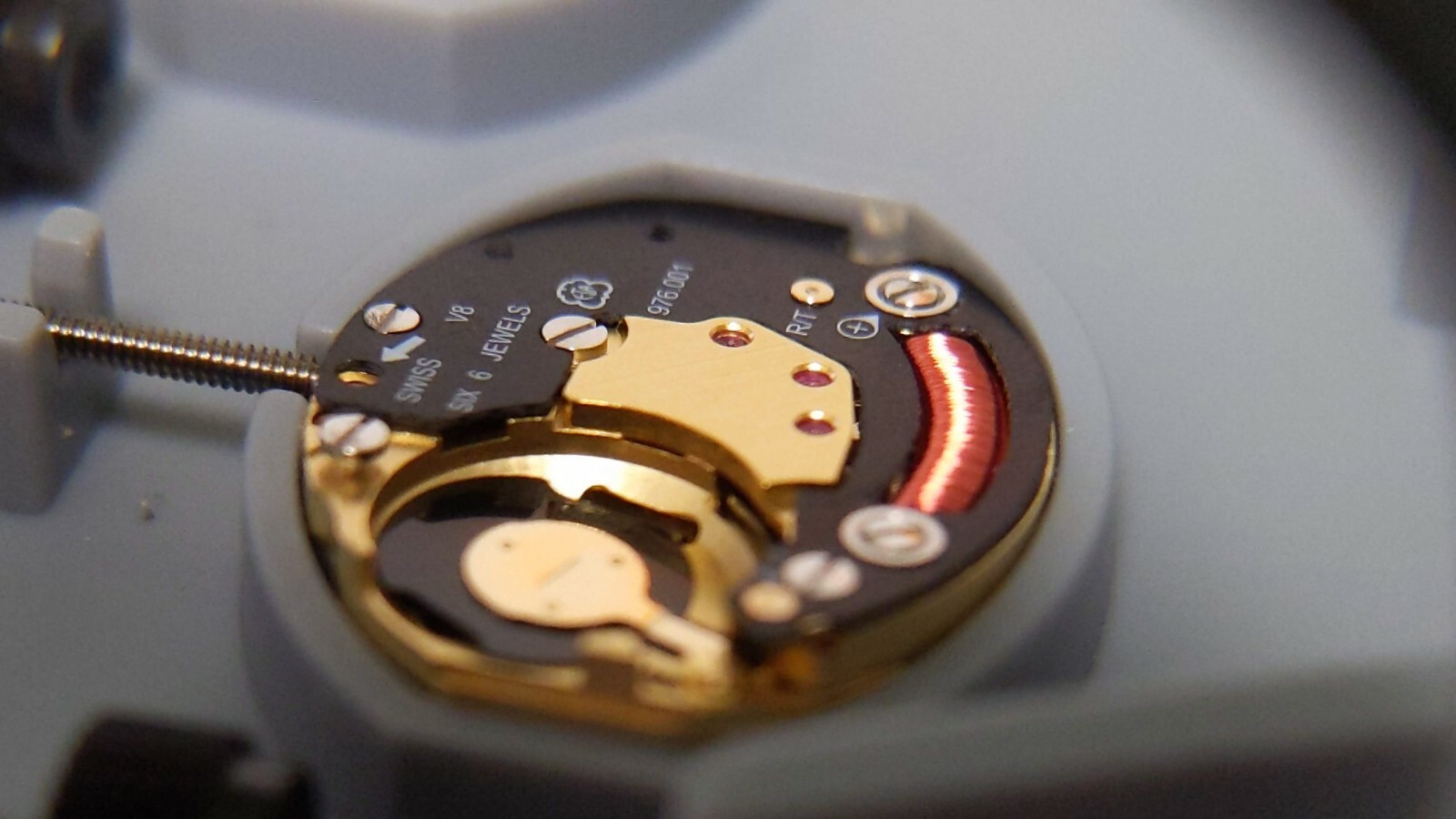 ETA 976.001 watch movement SS1 V8 Aig 1 (H1) NEW yellow 2 hands SS1