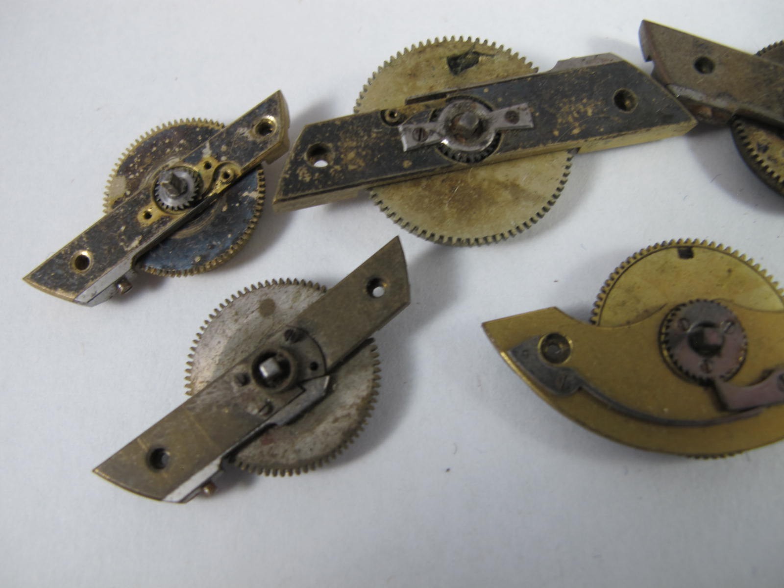 ANTIQUE GROUP OF MAINSPRING BARRELS AND BRIDGES FOR OLD POCKET WATCHES 89 PIECES