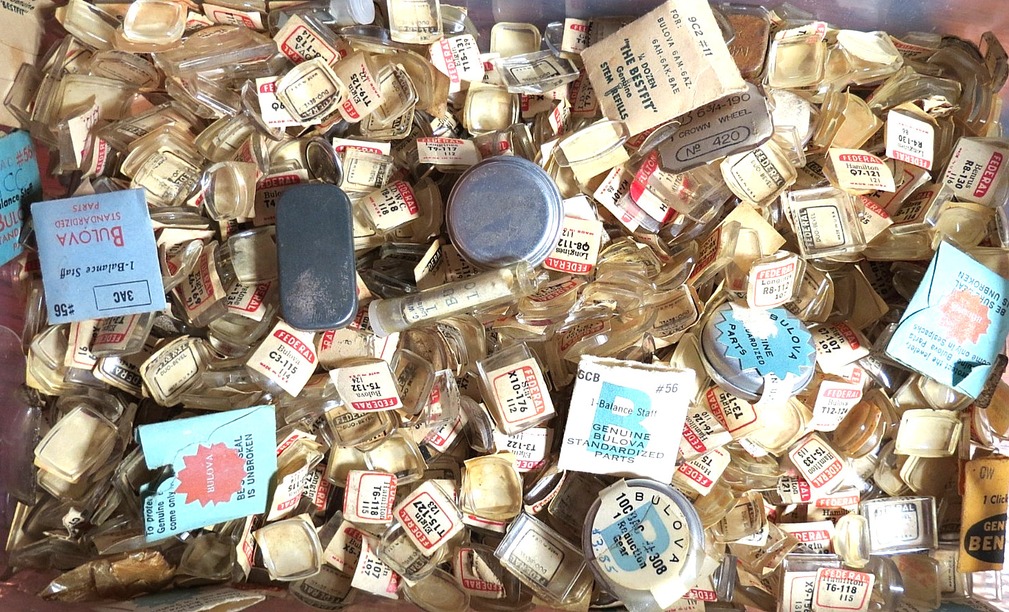 VINTAGE LOT 17 OUNCES NEW/OLD WOMENS ASSORTED WRISTWATCH PLASTIC CRYSTAL