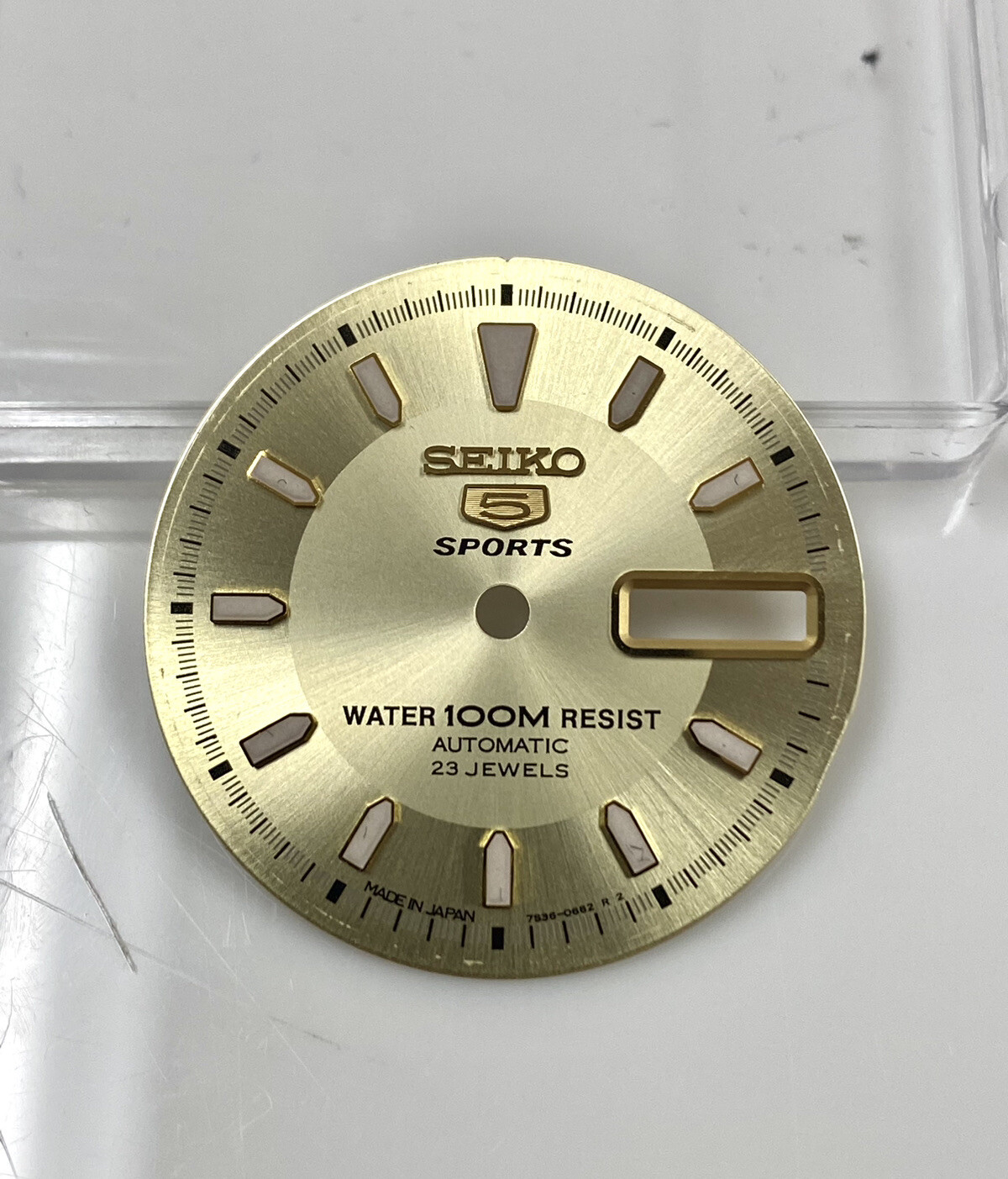 Genuine Seiko 5 Sports 7S36-0662 23 Jewels Gold 28.5mm Day/Date Dial w/ Hands