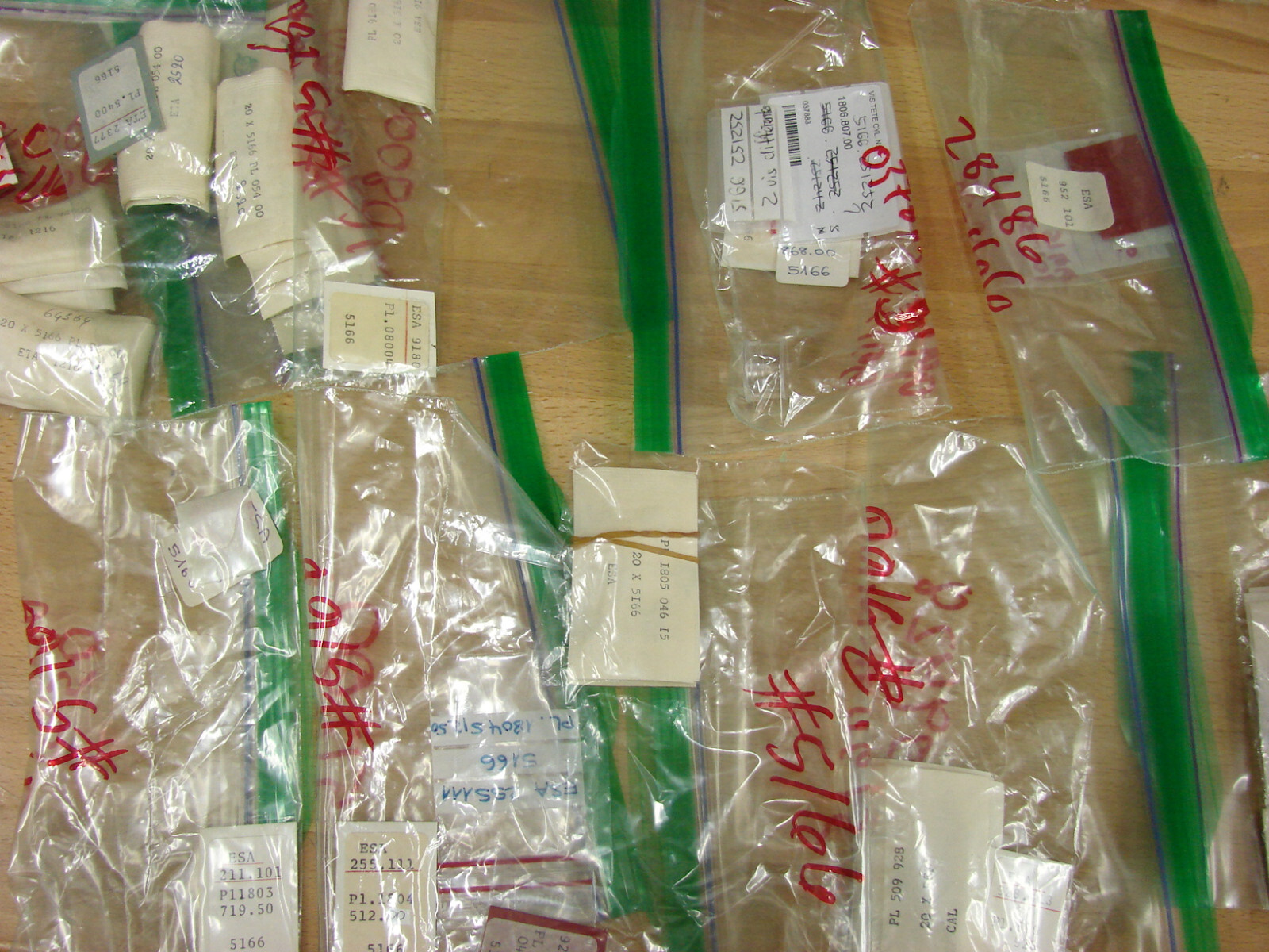 ETA screws for case clamp many cals 1216, 2377, 9162, 9180, 251.252, 944.111++++