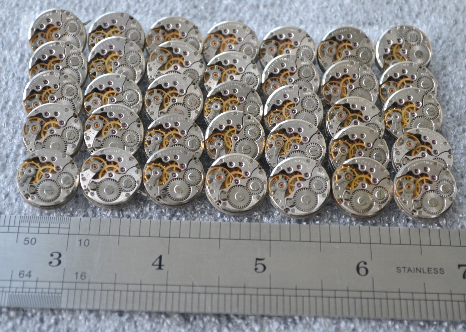 Chayka, Chaika 16 mm ladies round watch movements, Lot of 35 pcs