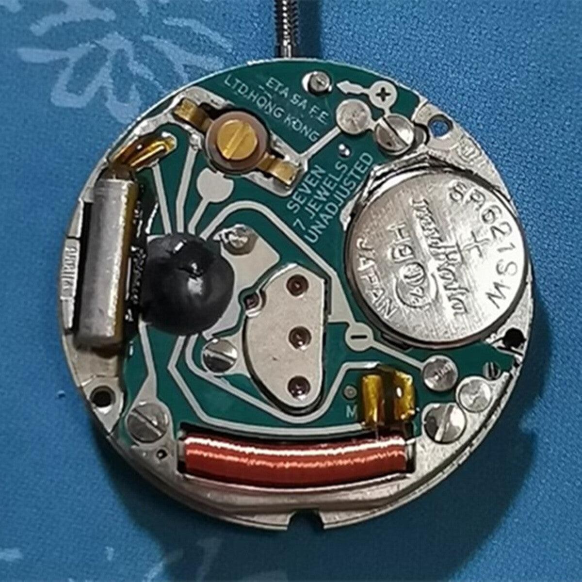 Swiss Made Quartz ETA956.114 Movement 2 Hands Calendar Single Date At 6