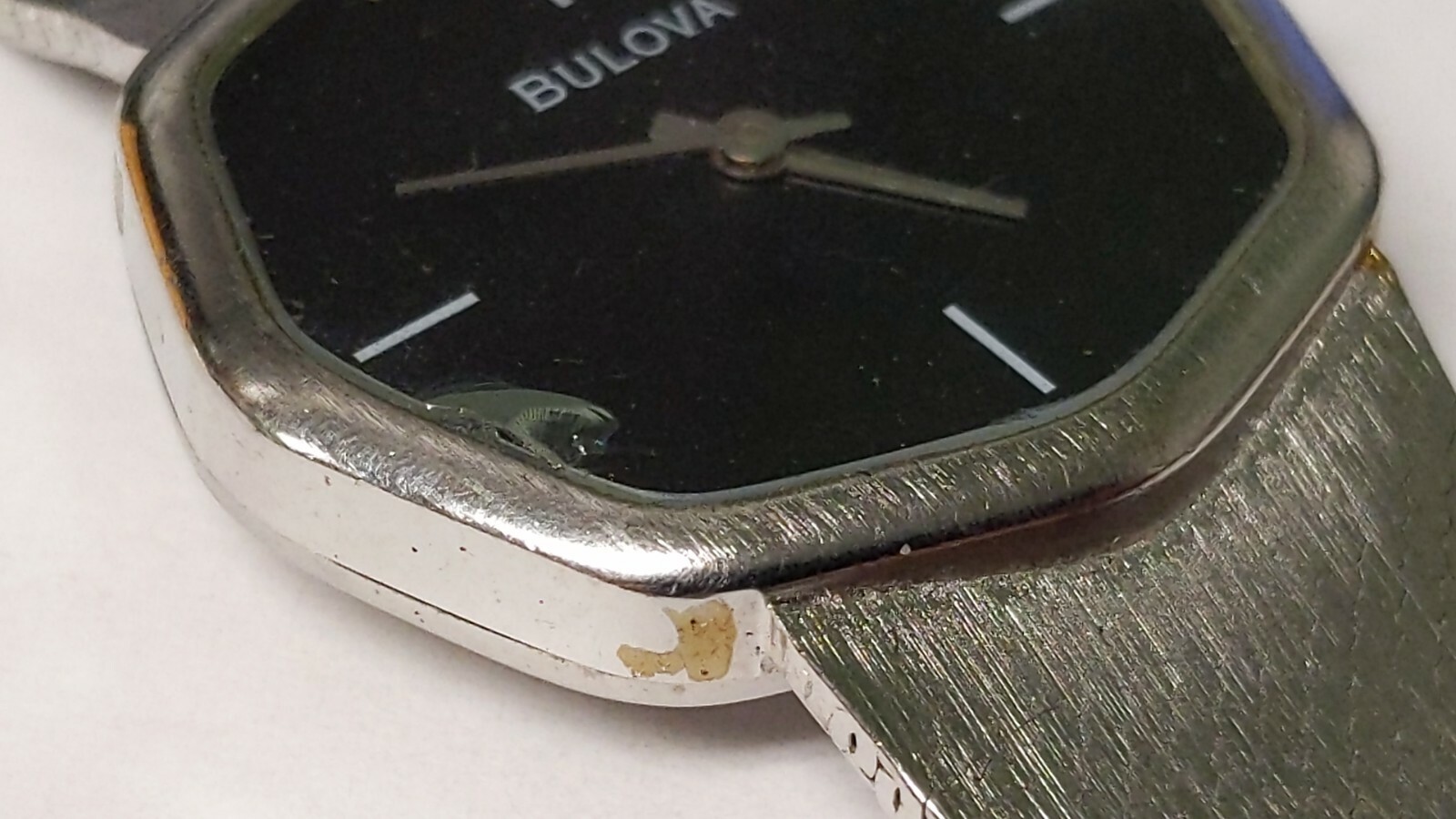 Bulova watch P7000 Peseux movement. hand wind. RUNS. 17 jewels Swiss made with B
