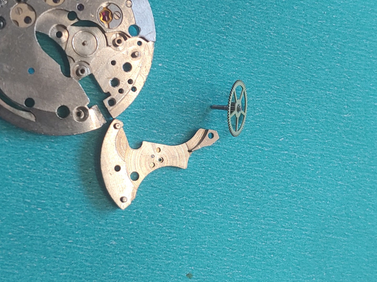 AS Cal. #1187/94 Base Plate, Minute Wheel And Bridge. Screws, Inca Jewel & Clip