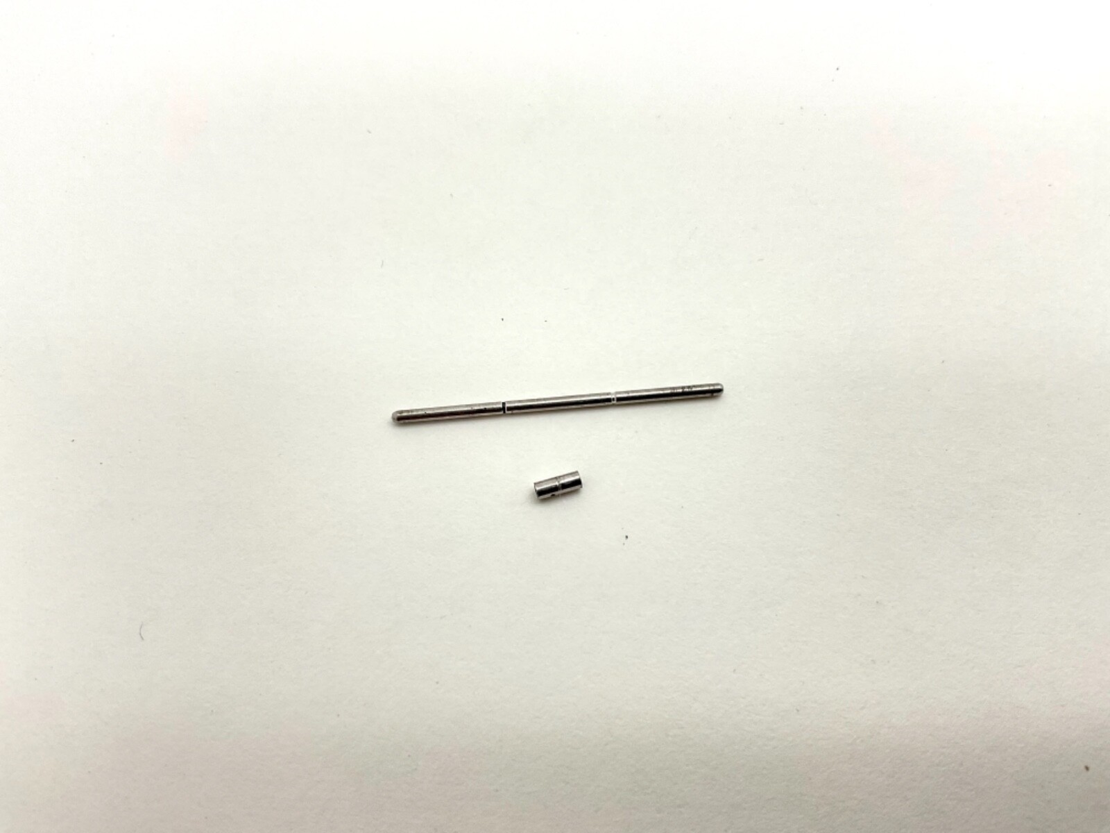 Bulova 28B72 band to case pin and tube 23mm