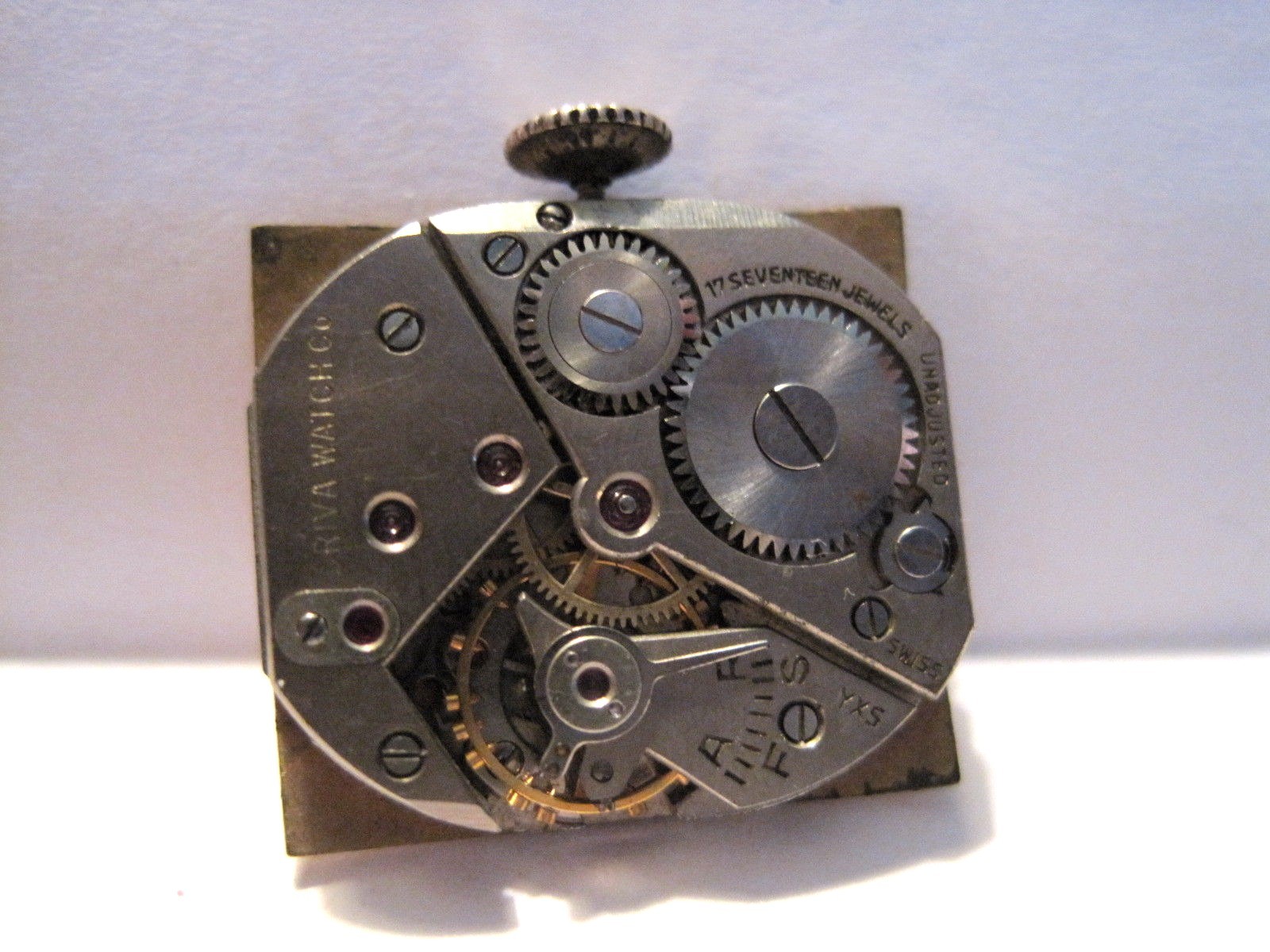 Antique Gents Driva Watch Movement 17 jewels. 20 x 17 mm