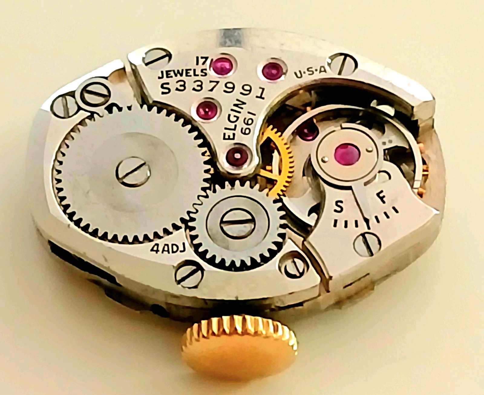 #271, Elgin 661. 17 Jewel Serial #S337991 Good Strong Running Movement