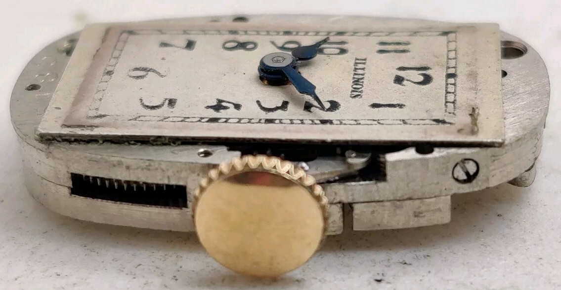Illinois Watch Co. 107 17 jewel Wrist watch movement Running