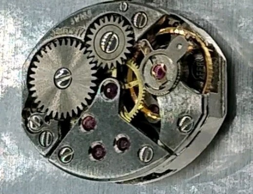 Vintage 17 Jeweled FEF 6620. Garrard manual wind movement runs well, Swiss made.