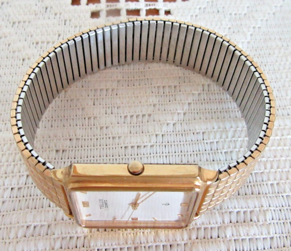 GENTS TELUX QUARTZ YELLOW CASE #85199 & EXPANDABLE BAND. RUNNING. SKU #2139-11