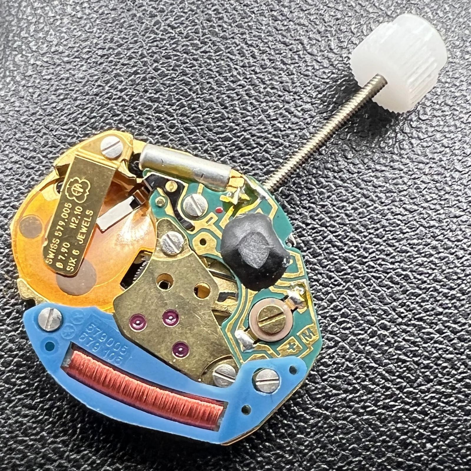 ETA 579 005 Swiss Quartz Movement with 3 Hands ETA 579 105 Model
