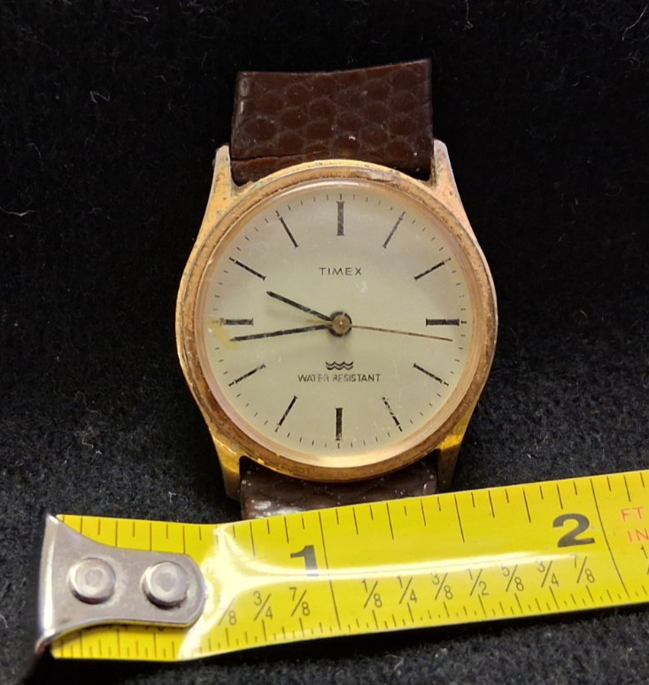 VTG TIMEX WATER RESISTANT WRISTWATCH PIECE BROKEN FOR PARTS OR FOR REPAIR WATCH