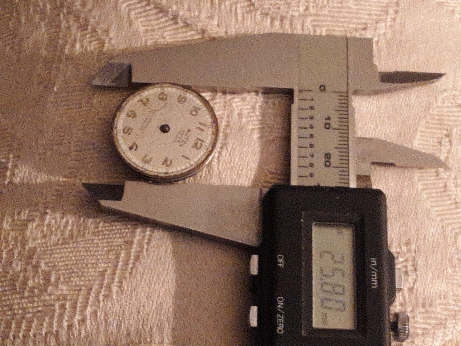 Early Butex Buttes Watch Co 17 Jewels Watch movement For parts / a is