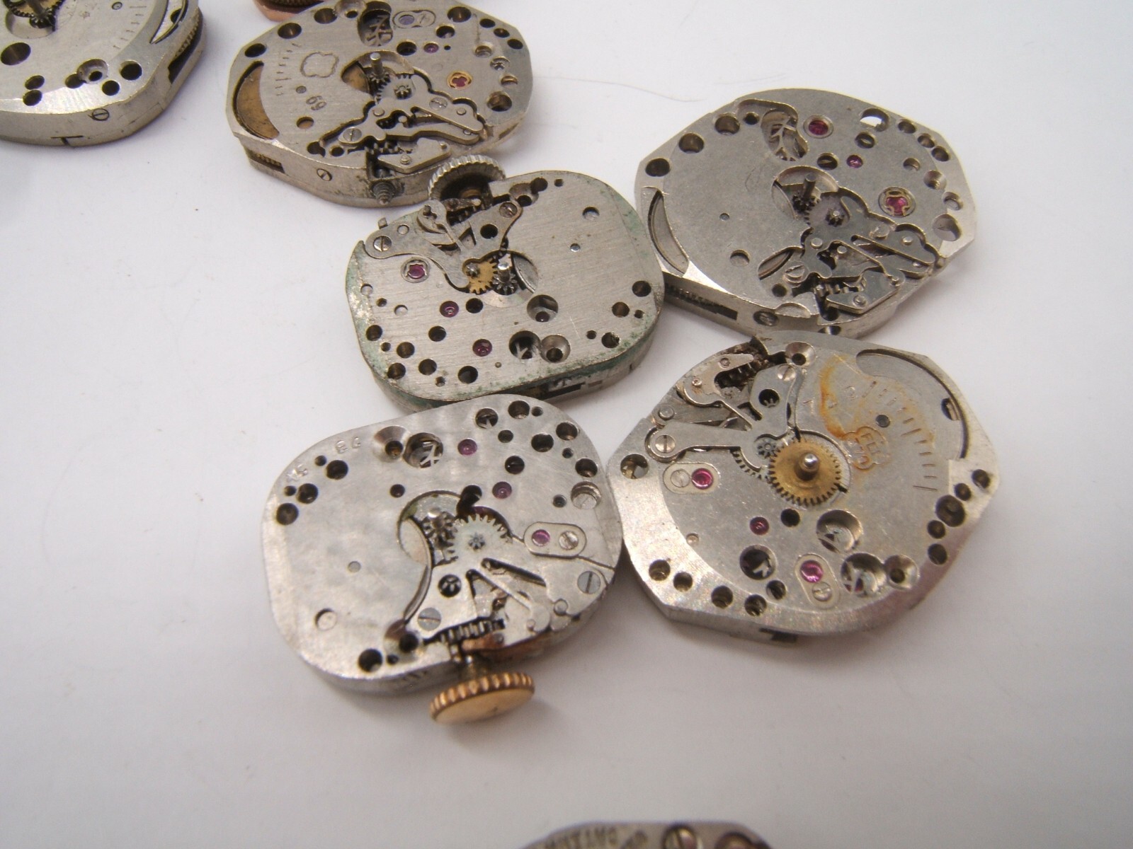 13 SMALL WOMEN’S WATCH MOVEMENTS PARTS REPAIR MECHANICAL WIND UP (LOT GH)