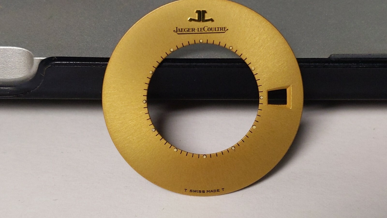 Jaeger Lecoultre DIAL YELLOW. date window at 3. feet at 4 and 8 o’clock approx.