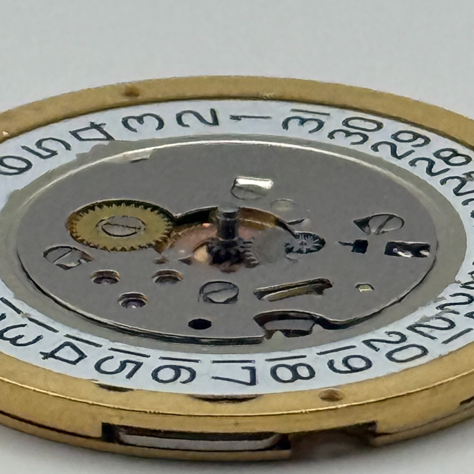 Ronda 1006 Watch Movement Quartz Swiss Date 8 Jewels Vintage Parts Repair 23.9mm