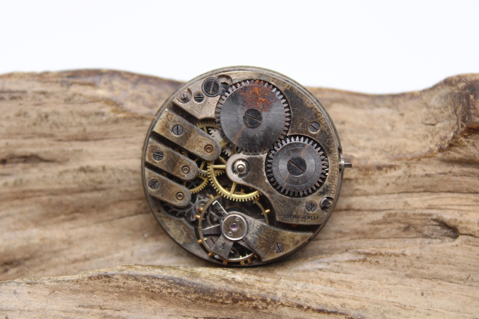 THREE FINGER ANTIQUE GENERAL SWISS POCKET WATCH MOVEMENT 7j 29.3mm (QC)