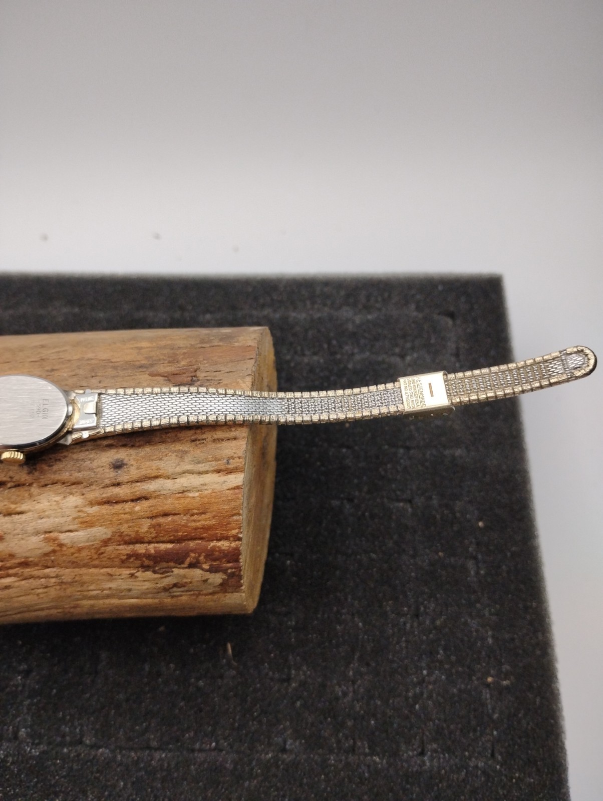 Ladies Elgin Oval Quartz Watch 14x18x7mm Adjustable Safety Clasp. 10k Gold..W24